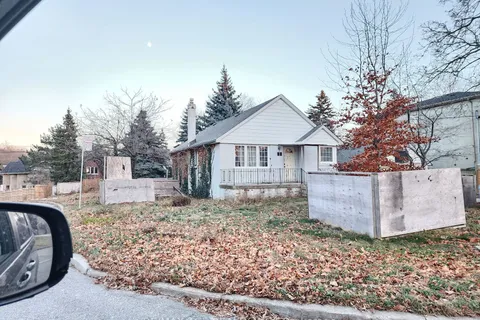 57 Eastville Ave, Toronto, ON M1M 2N6