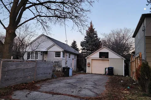 57 Eastville Ave, Toronto, ON M1M 2N6