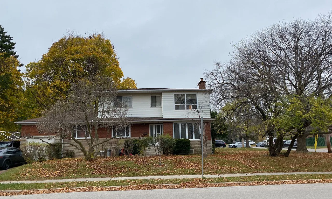 2 Lauralynn Cres, Toronto, ON M1S 2H4