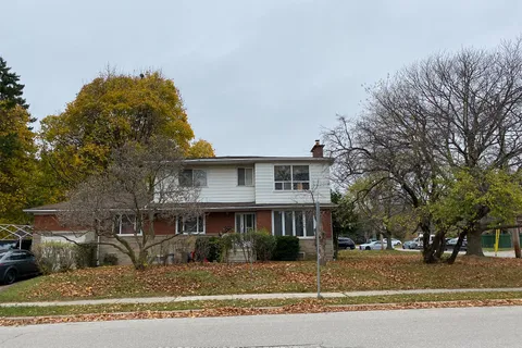 2 Lauralynn Cres, Toronto, ON M1S 2H4