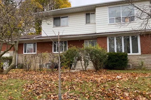 2 Lauralynn Cres, Toronto, ON M1S 2H4