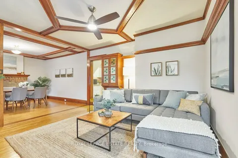 63 Valhalla Blvd, Toronto, ON M1N 3B4