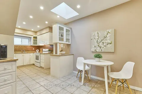 63 Valhalla Blvd, Toronto, ON M1N 3B4