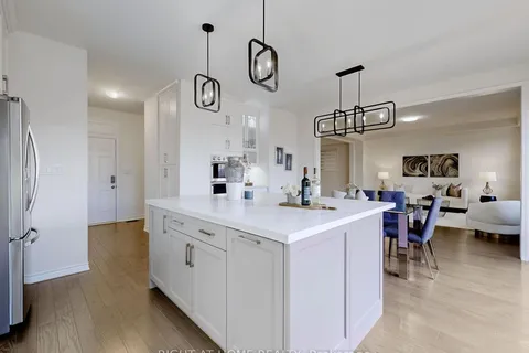 3028 Hollyberry Tr, Pickering, ON L1X 0N5