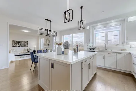 3028 Hollyberry Tr, Pickering, ON L1X 0N5