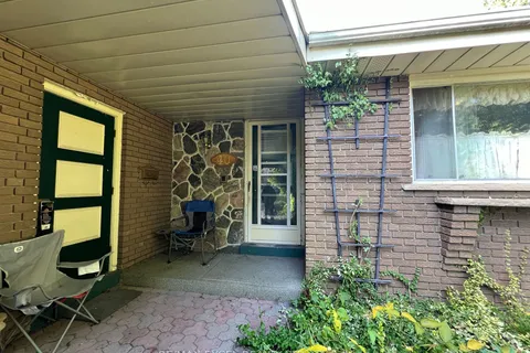 40 Redcastle Cres, Toronto, ON M1T 1V3