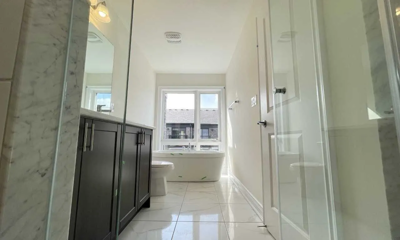 Att/Row/Twnhouse interior view at 28 Lake Trail Way Whitby