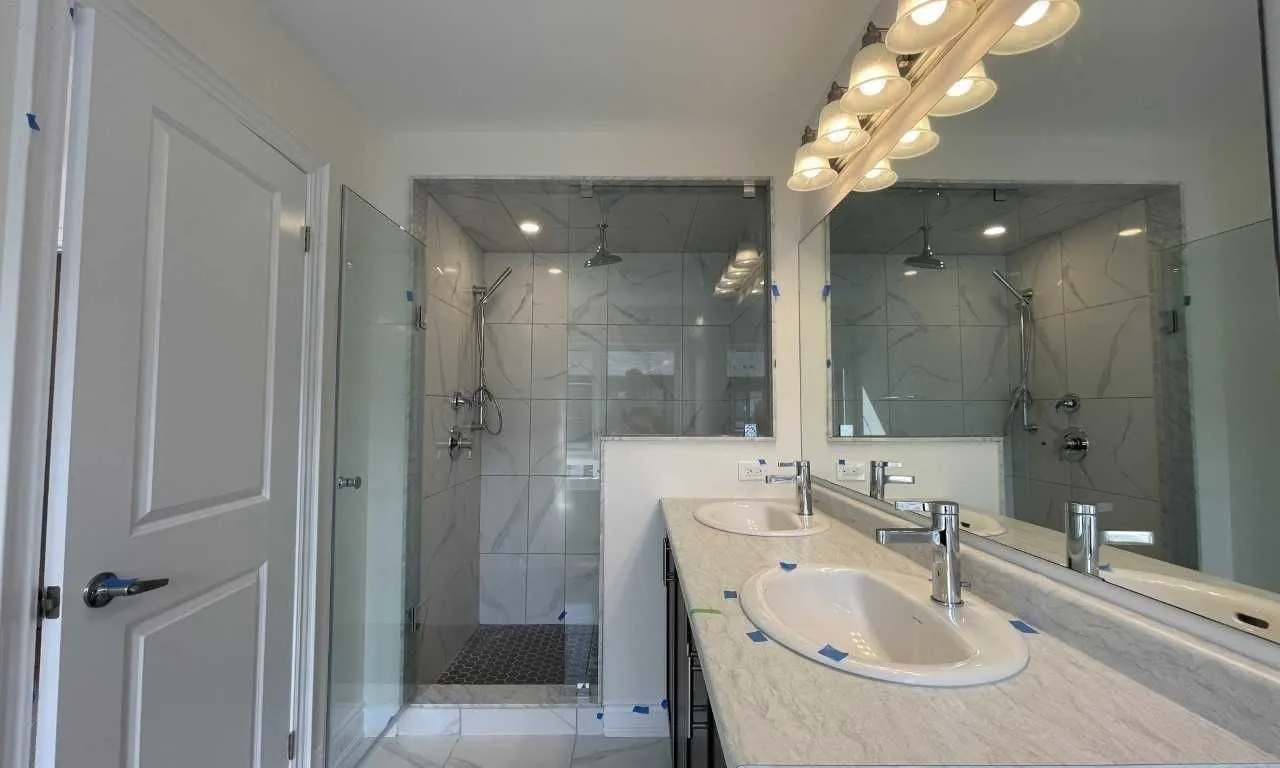 Att/Row/Twnhouse living room at 28 Lake Trail Way Whitby