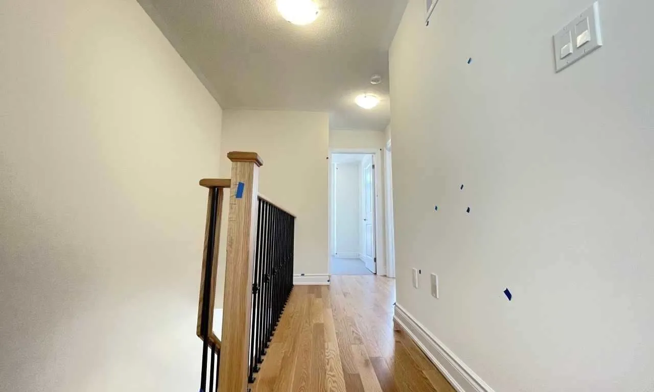 Att/Row/Twnhouse kitchen at 28 Lake Trail Way Whitby