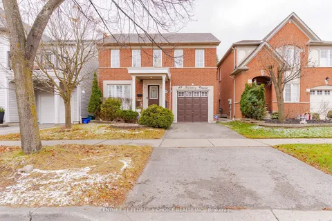 19 McSweeney Cres, Ajax, ON L1T 4C7