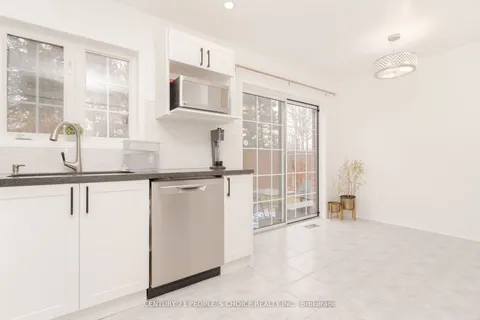 19 McSweeney Cres, Ajax, ON L1T 4C7