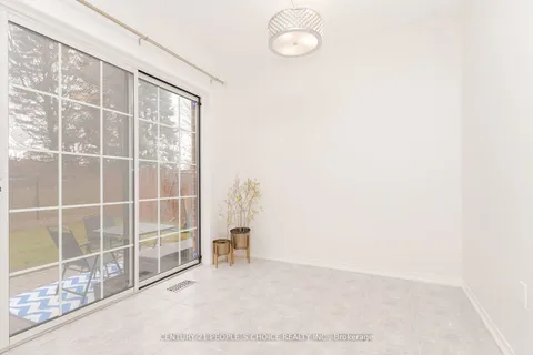 19 McSweeney Cres, Ajax, ON L1T 4C7