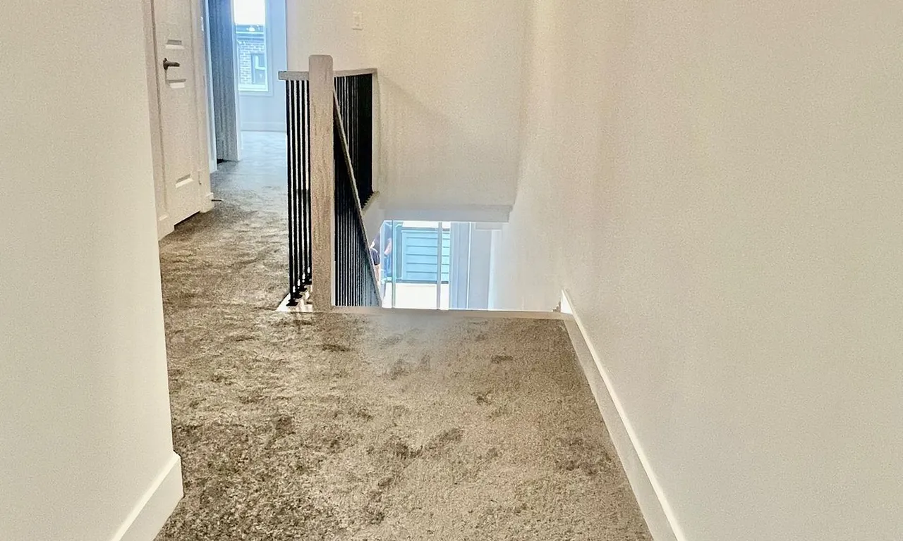 Att/Row/Twnhouse kitchen at 18 Akil Thomas Gdns Toronto