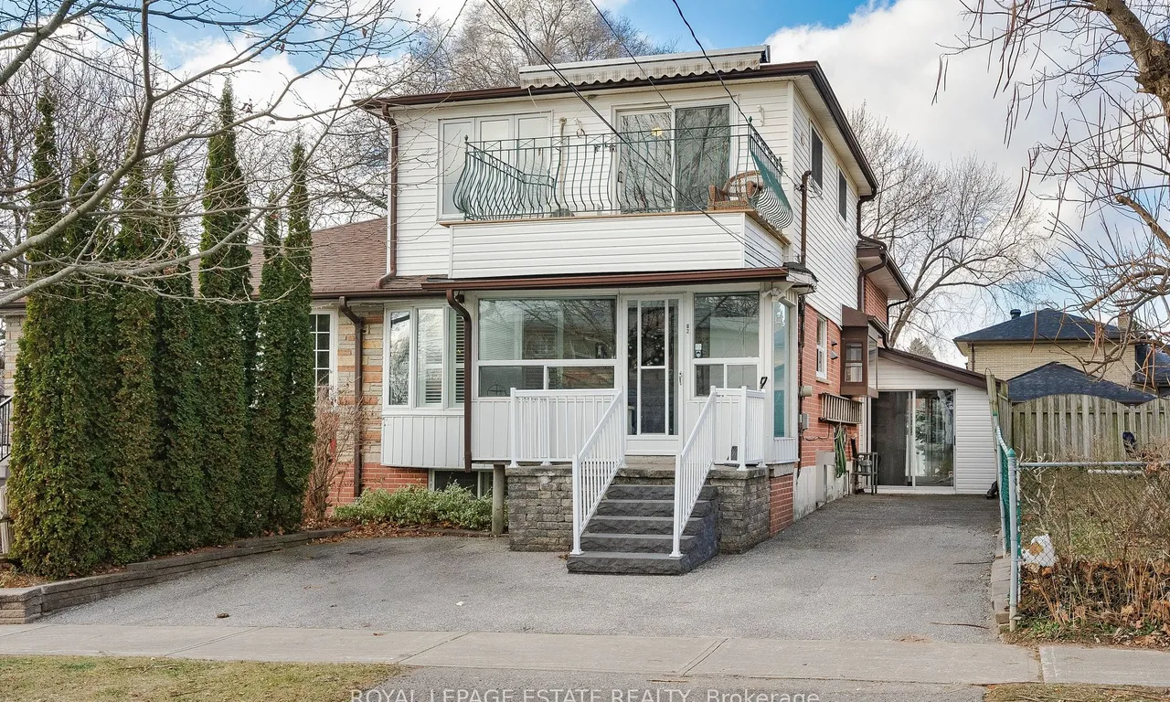 82 Lochleven Dr, Toronto, ON M1M 2Z3