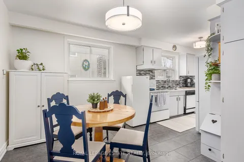 82 Lochleven Dr, Toronto, ON M1M 2Z3