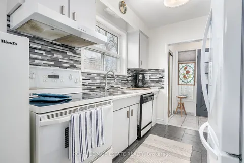82 Lochleven Dr, Toronto, ON M1M 2Z3