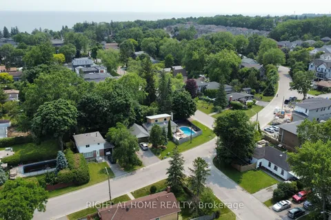 668 Marksbury Rd, Pickering, ON L1W 2T2