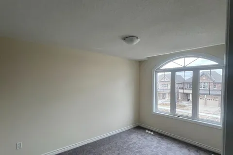 84 Robin Tr, Scugog, ON L9L 0E2
