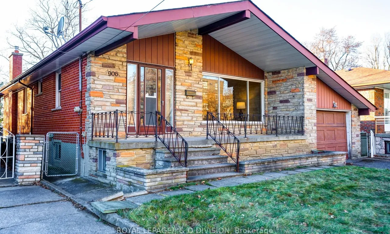 906 Kennedy Rd, Toronto, ON M1K 2E8