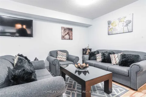 2350 Steeplechase St, Oshawa, ON L1L 0E5
