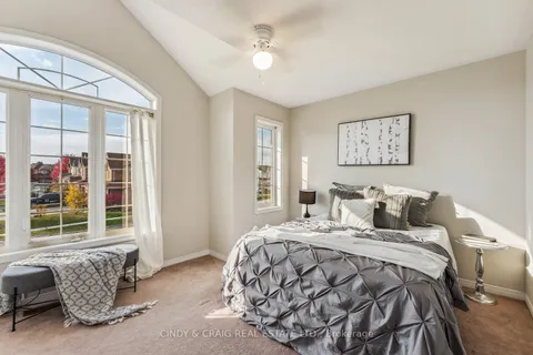 1555 Glenbourne Dr, Oshawa, ON L1K 0M3