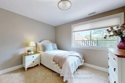5 McNamara Crt, Ajax, ON L1T 4W6