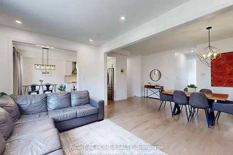 43 Walter Clifford Nesb Dr, Whitby, ON L1P 0G5