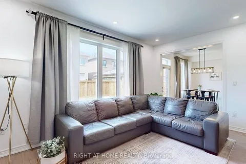 43 Walter Clifford Nesb Dr, Whitby, ON L1P 0G5