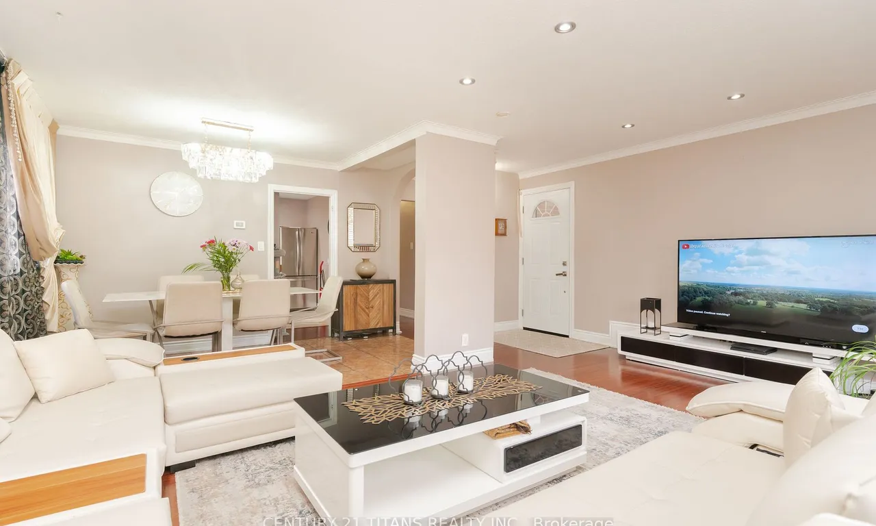 15 Merrian Rd, Toronto, ON M1K 3M6