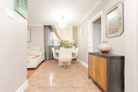 15 Merrian Rd, Toronto, ON M1K 3M6