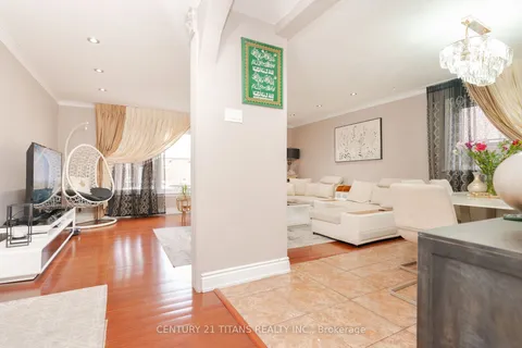 15 Merrian Rd, Toronto, ON M1K 3M6