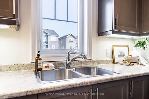 20 Nearco Cres, Oshawa, ON L1L 0J4