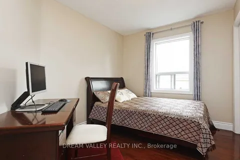 55 Colonial Ave, Toronto, ON M1M 2C4