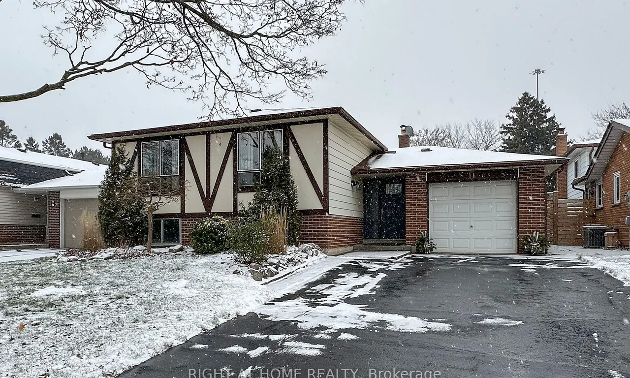 11 Flemington Crt, Whitby, ON L1N 5X1