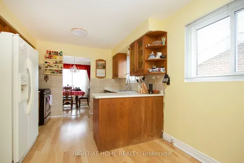 11 Flemington Crt, Whitby, ON L1N 5X1