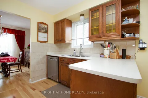 11 Flemington Crt, Whitby, ON L1N 5X1