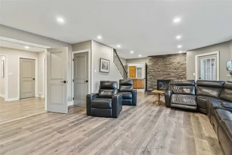 3220 Harmony Rd, Oshawa, ON L1H 0K1