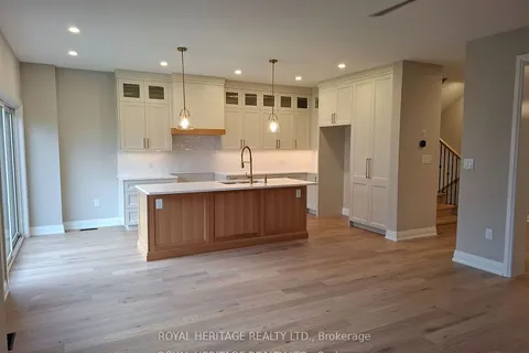 42 St Augustine Drive, Whitby, ON L1M 0L7