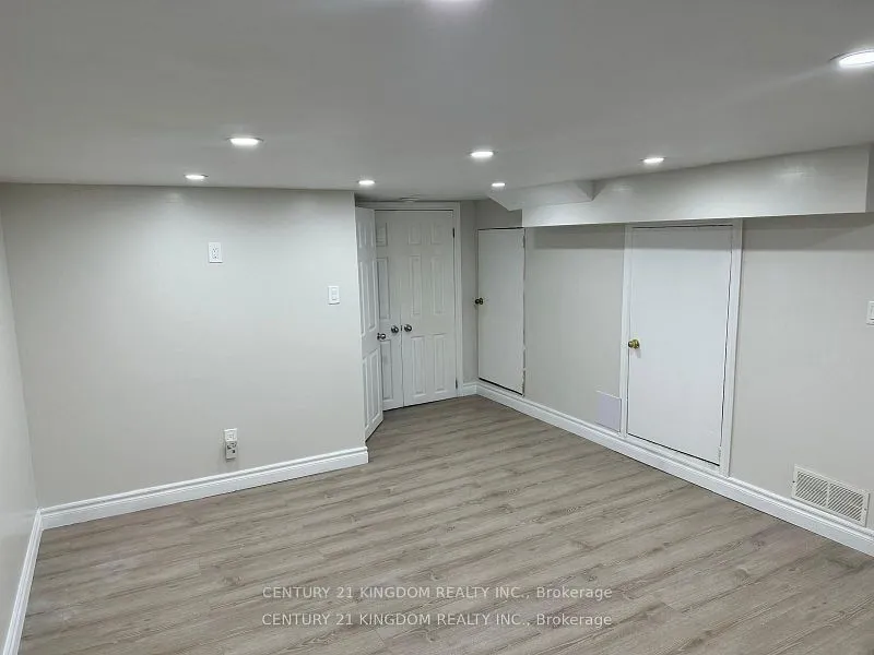 24 Grassmere Crt, Oshawa, ON L1H 3X4