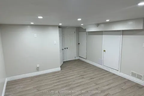 24 Grassmere Crt, Oshawa, ON L1H 3X4