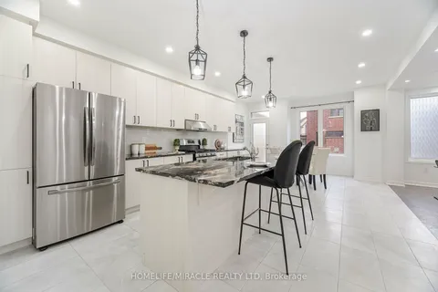 2885 Foxden Sq, Pickering, ON L1X 0N9