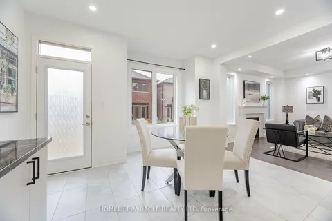 2885 Foxden Sq, Pickering, ON L1X 0N9