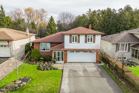 566 Antigua Cres, Oshawa, ON L1J 6B4