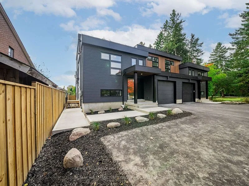 917 Dundas St, Whitby, ON L1N 2N8