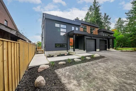 917 Dundas St, Whitby, ON L1N 2N8
