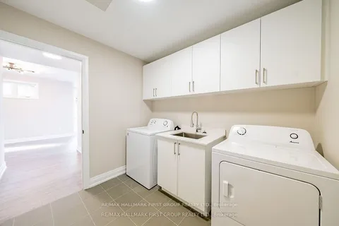 917 Dundas St, Whitby, ON L1N 2N8
