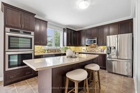 69 Bellhouse Pl, Whitby, ON L1M 0G6