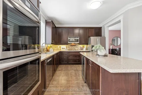 69 Bellhouse Pl, Whitby, ON L1M 0G6