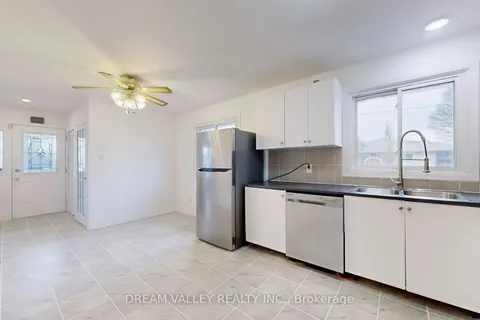 602 Gibb St, Oshawa, ON L1J 1Z5