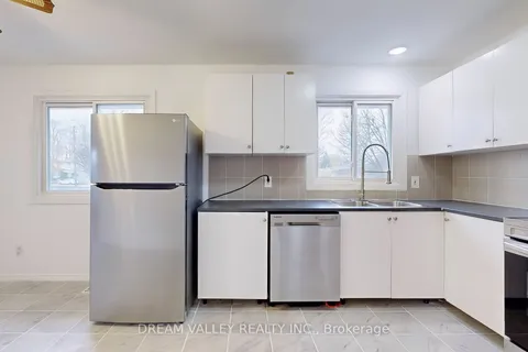 602 Gibb St, Oshawa, ON L1J 1Z5